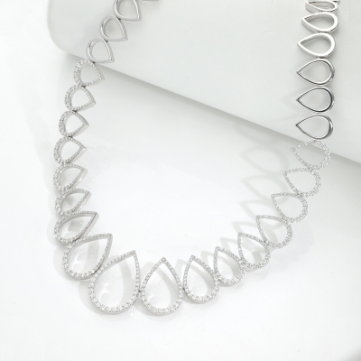 Collier fantaisie goutte en or blanc