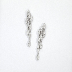 Boucles pendantes trois rangs or blanc 18k avec diamants 2