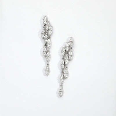 Boucles pendantes trois rangs or blanc 18k avec diamants