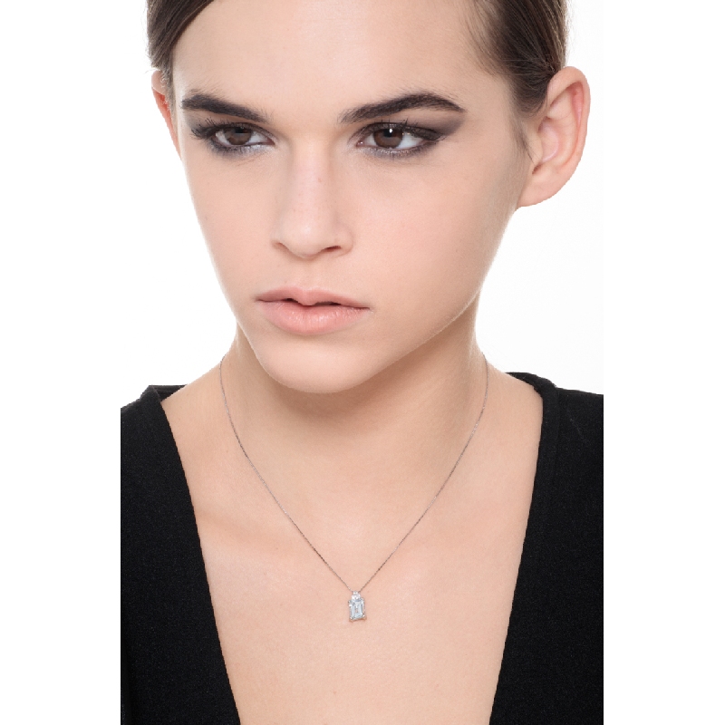 Collier femme or blanc 18k avec aigue-marine et diamants taille émeraude Collier femme or blanc 18k avec aigue-marine et diamants taille émeraude