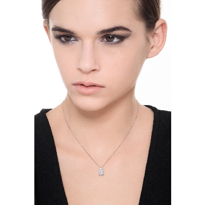 Collier femme or blanc 18k avec aigue-marine et diamants taille émeraude