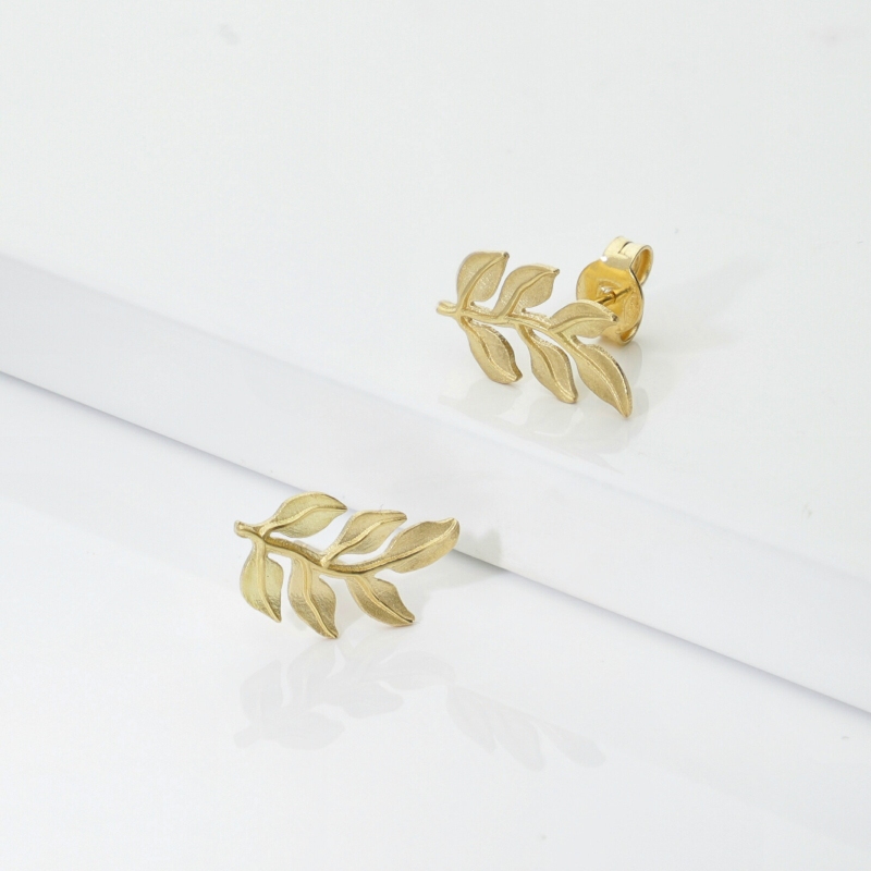 Boucles d’oreilles feuille en or jaune 750 brillantes et satinées Boucles d’oreilles feuille en or jaune 750 brillantes et satinées