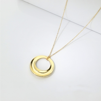 Collier en or jaune 18k avec pendentif cercle ajouré