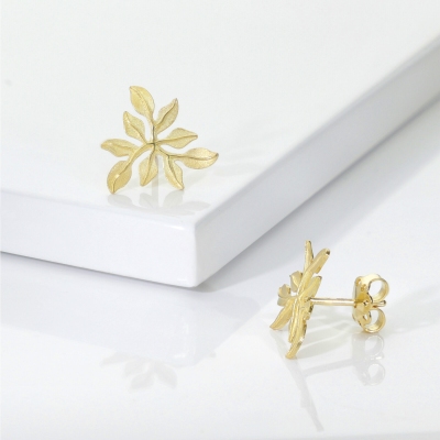 Boucles d’oreilles feuille satinée et brillante en or jaune 750