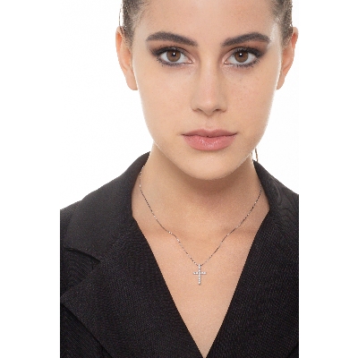 Collier homme avec pendentif croix en or blanc et diamants 