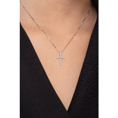 Collier homme avec pendentif croix en or blanc et diamants 