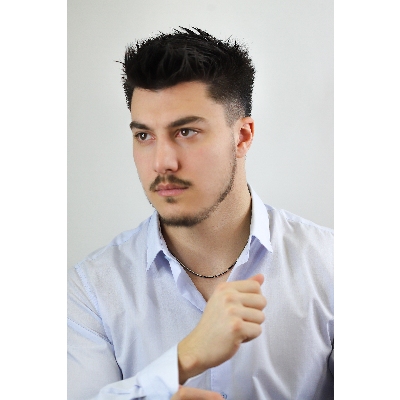 Collier rivière en or blanc 18k avec diamants noirs et griffes brunies 