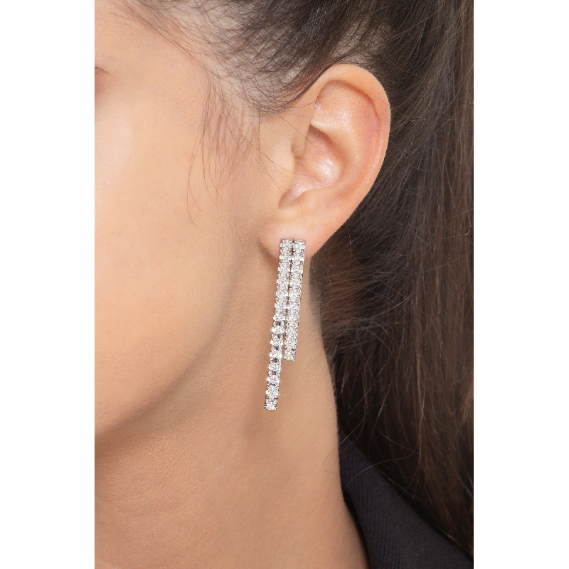 Boucles d'oreilles de diamants en or blanc 18k