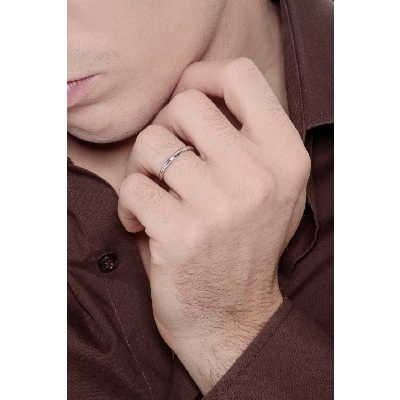 Alliance de mariage demi jonc or blanc 18k