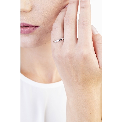 Alliance en or blanc 750 avec diamant 0.01 ct