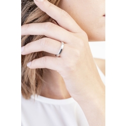 Alliance en or blanc 18k avec diamant 0.03 ct 2