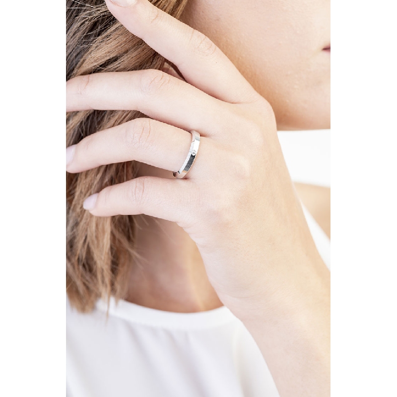 Alliance en or blanc 18k avec diamant 0.03 ct Alliance en or blanc 18k avec diamant 0.03 ct