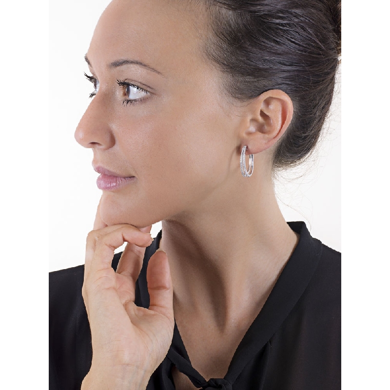 Boucles d'oreilles ovales à 2 rangées en or blanc 18k avec diamants Boucles d'oreilles ovales à 2 rangées en or blanc 18k avec diamants