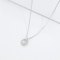 Collier contour en or blanc avec aigue-marine et diamants 2