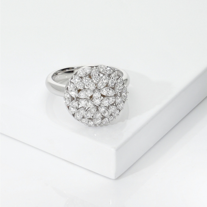 Bague ronde en or blanc 750 avec diamants Bague ronde en or blanc 750 avec diamants