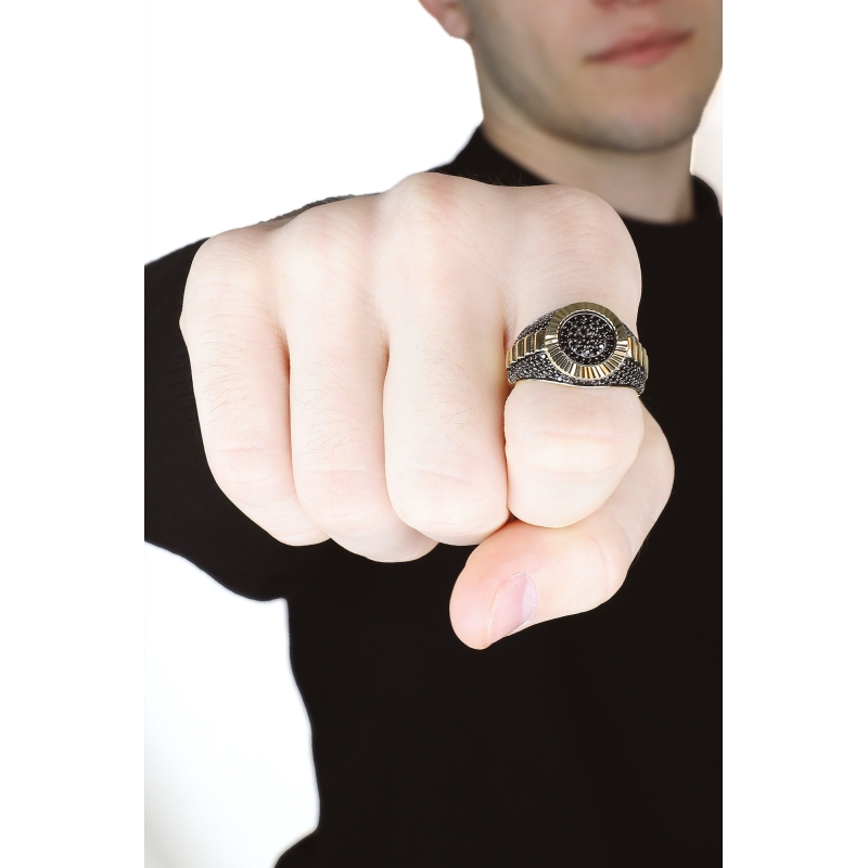 Bague Homme en Or Jaune 18k avec Zircones Noires Bague Homme en Or Jaune 18k avec Zircones Noires