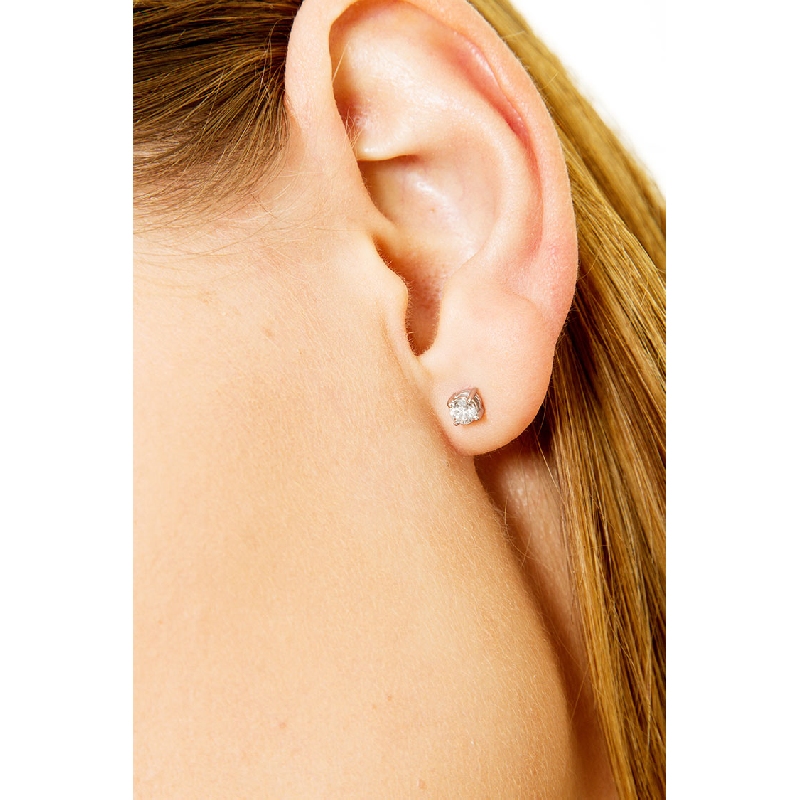 Boucles d'oreilles solitaire en or blanc 18k avec diamants 0.30 ct Boucles d'oreilles solitaire en or blanc 18k avec diamants 0.30 ct