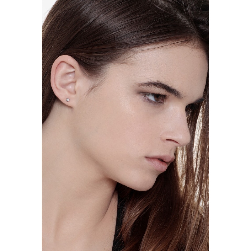 Clous d'oreilles diamant solitaire 0.16 à 3 griffes or blanc 750 Clous d'oreilles diamant solitaire 0.16 à 3 griffes or blanc 750