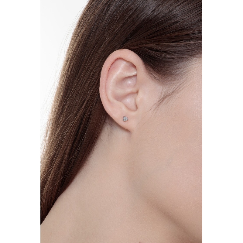 Clous d'oreilles diamant solitaire 0.16 à 3 griffes or blanc 750 Clous d'oreilles diamant solitaire 0.16 à 3 griffes or blanc 750