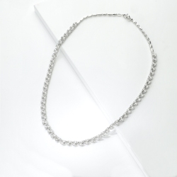 Collier en or blanc avec diamants navette