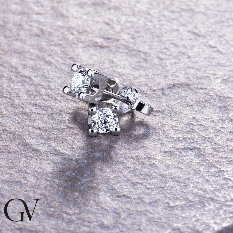 Boucles d'oreilles en or blanc 18k avec diamants 0.60 ct Boucles d'oreilles en or blanc 18k avec diamants 0.60 ct