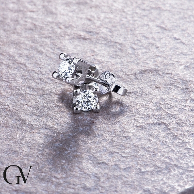 Boucles d'oreilles en or blanc 18k avec diamants 0.60 ct