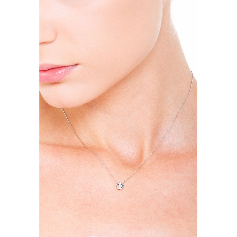 Pendentif en forme de fleur en or blanc 18k avec diamant 0.04 ct