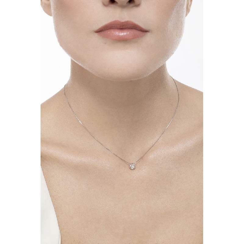 Pendentif Solitaire Diamant serti clos 0.10 ct et or blanc 18k  Pendentif Solitaire Diamant serti clos 0.10 ct et or blanc 18k