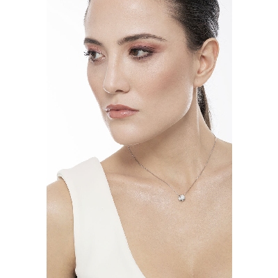 Collier pendentif avec diamant serti clos 0.40 ct en or blanc 18k