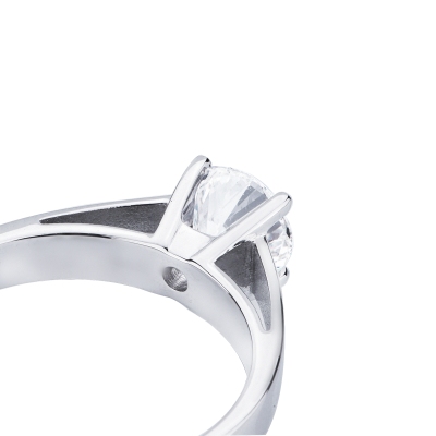 Bague solitaire en or blanc 18k avec diamant certifié IGI 1.00 ct 