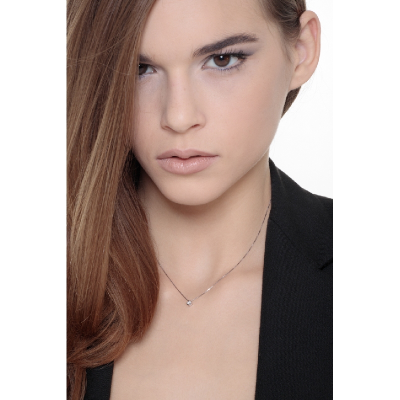 Collier pendentif en or blanc avec diamant 0.10 ct Collier pendentif en or blanc avec diamant 0.10 ct