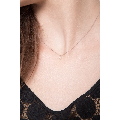 Collier solitaire en or blanc 18k avec diamant 0.12 ct