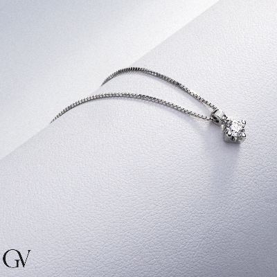 Collier pendentif solitaire en or blanc 18k  avec diamant 0.15 ct