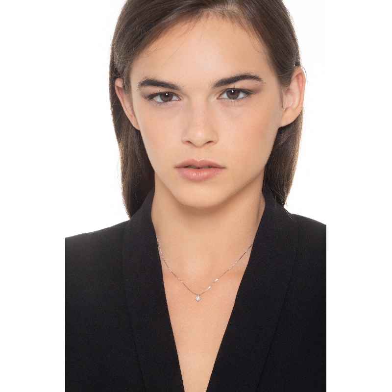 Collier pendentif solitaire en or blanc 18k et diamant 0.20 ct Collier pendentif solitaire en or blanc 18k et diamant 0.20 ct