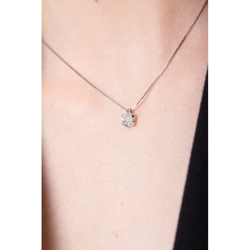 Pendentif solitaire diamant 0.50 ct or blanc 750 Pendentif solitaire diamant 0.50 ct or blanc 750