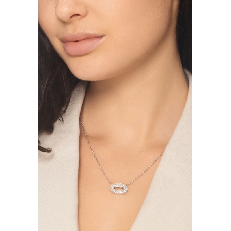 Collier ras du cou avec ovale en or blanc 18 carats et diamants Collier ras du cou avec ovale en or blanc 18 carats et diamants
