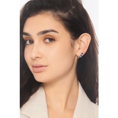 Boucles d’oreilles design or blanc 18k avec saphirs et diamants