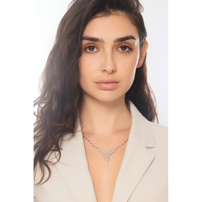 Collier en Y semi-rigide en cascade en or blanc 18k avec diamants