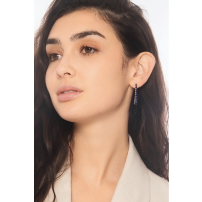 Boucles d’oreilles tennis à dégradé en or blanc 18k avec saphirs bleus