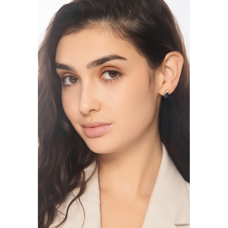 Puces en or blanc 18k avec diamants et saphirs bleus