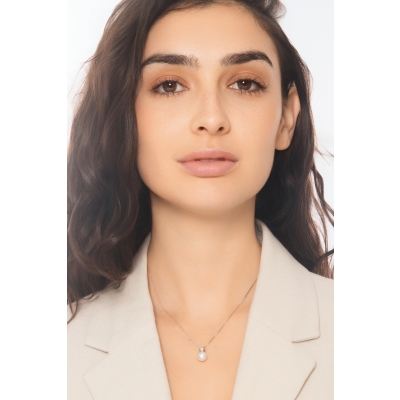 Collier en or blanc 18k avec perle naturelle et diamant brillant