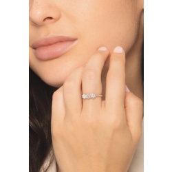 Bague trilogie en or blanc 18k avec trois diamants CT 0,90 2