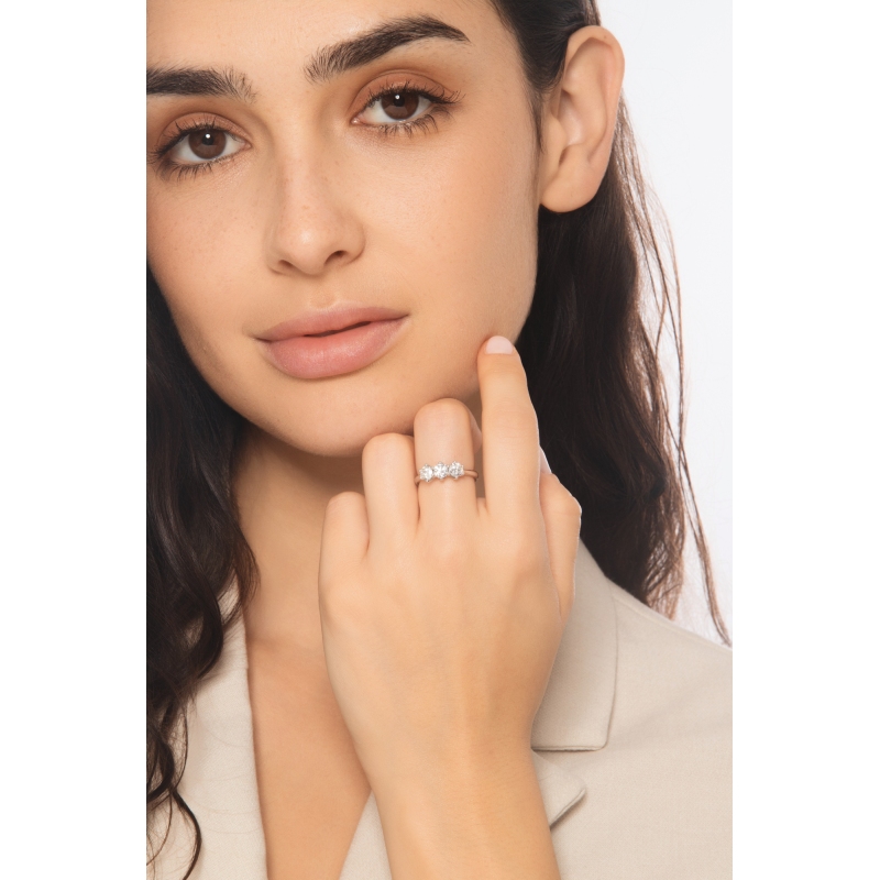 Bague en or blanc 18 carats avec 3 diamants CT 1,20