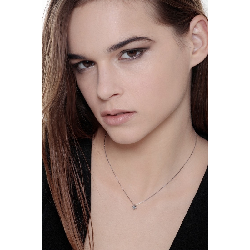 Chaîne solitaire en or blanc et diamant 0.20 ct Chaîne solitaire en or blanc et diamant 0.20 ct