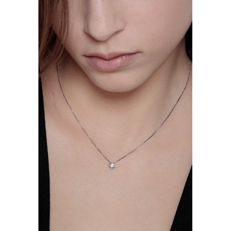 Chaîne solitaire en or blanc et diamant 0.20 ct Chaîne solitaire en or blanc et diamant 0.20 ct