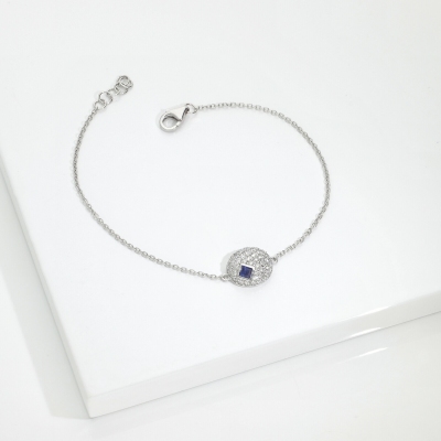 Bracelet avec pendentif ovale en diamants et saphir bleu
