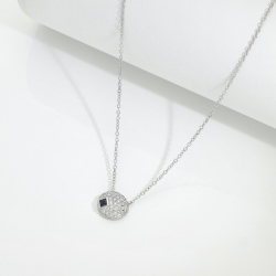 Collier avec pendentif pavé ovale en or blanc, saphir et diamants 2