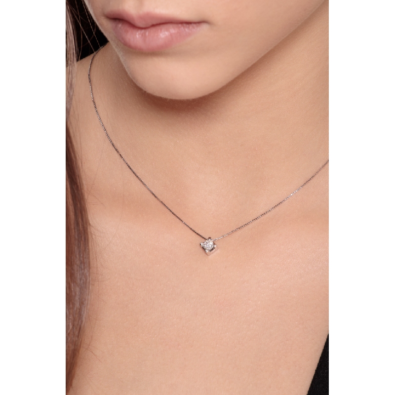 Collier pendentif solitaire or blanc 18k avec diamant 0.50 ct