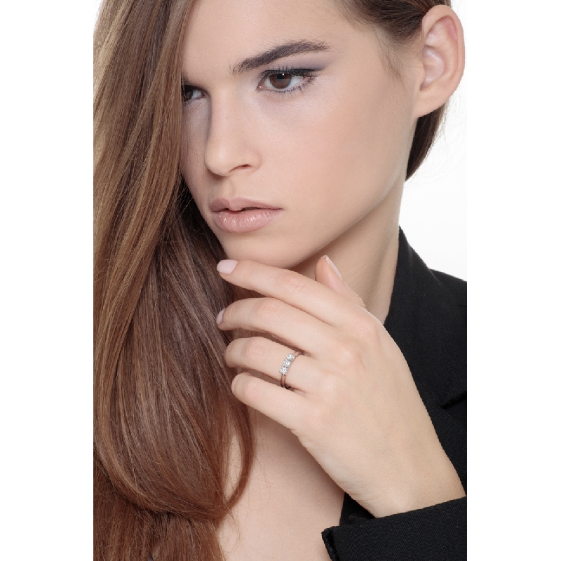 Demi alliance trilogie en or blanc 18k avec diamants 0.60 ct  Demi alliance trilogie en or blanc 18k avec diamants 0.60 ct