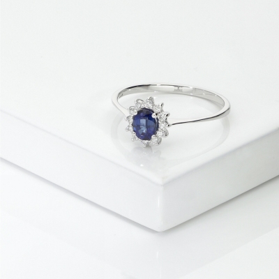 Bague en or blanc 18k avec saphir blue et diamants